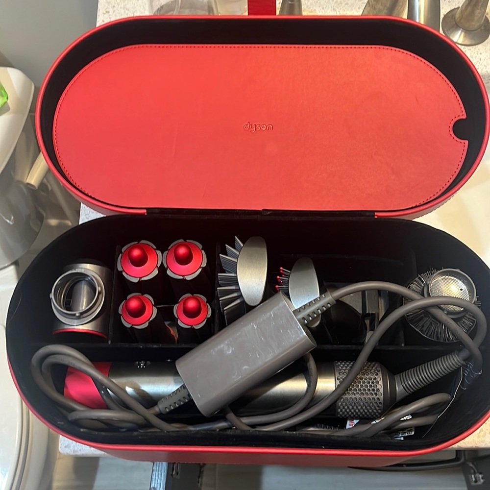 Dyson Airwrap with case and attachments